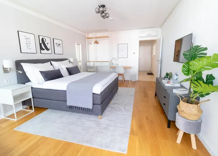 Boutique Sky Apt. With Balcony / Spot * Viena