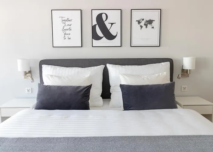 Boutique Sky Apt. With Balcony / Spot * Viena