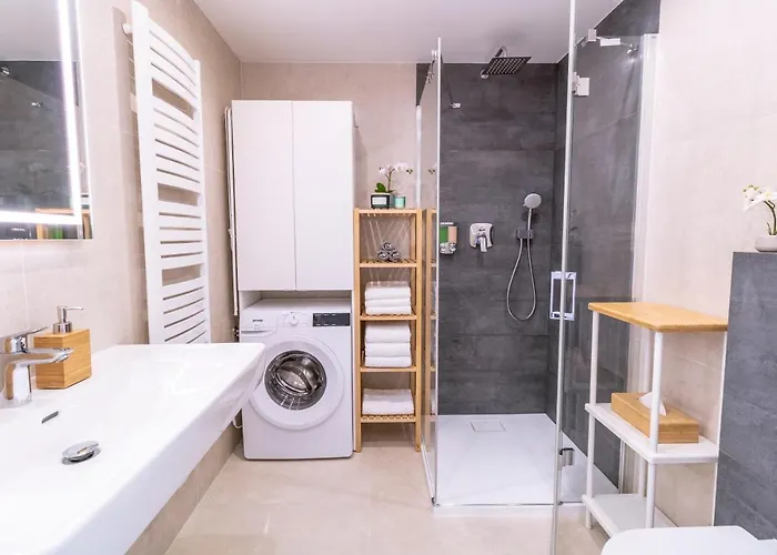 Boutique Sky Apt. With Balcony / Spot * Viena
